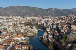 Neredi u Mostaru, jedna osoba teže povrijeđena, deset privedeno