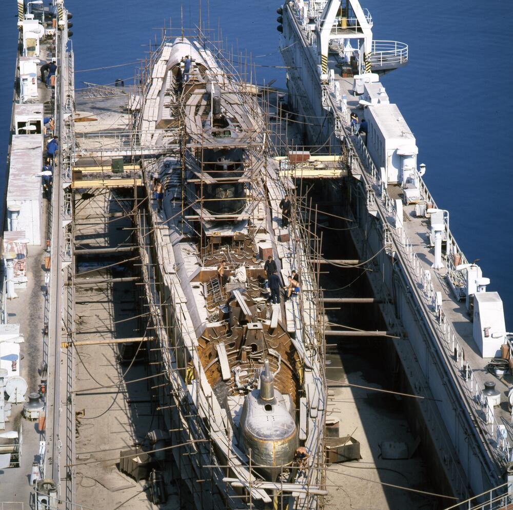 Podmornica tipa Foxtrot tokom remonta u Tivtu