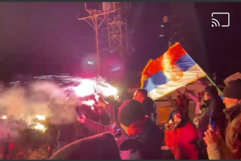Isticane i zastave Srbije, Foto: Screenshot/Facebook