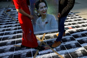 Zapad osudio vojni puč, Su Ći u drugom planu