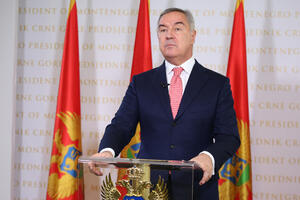 Đukanović pozvao građane na odgovornost i povjerenje u imunizaciju