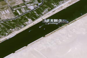 Nastavlja se akcija deblokade Sueckog kanala: Teretni brod i dalje...