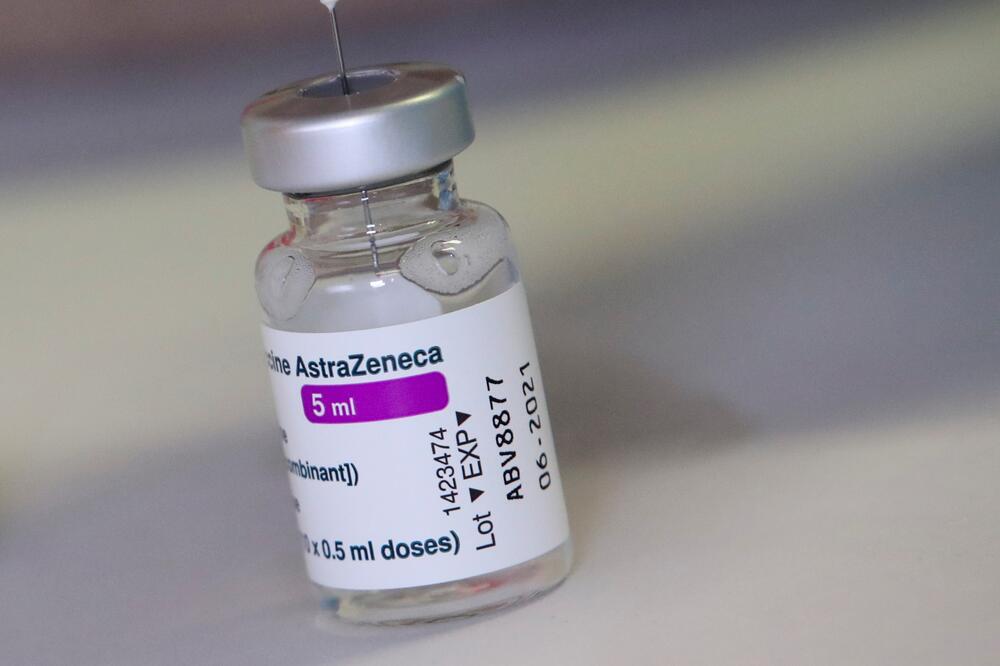 Vakcinacija Astra Zenekom u Crnoj Gori sprovodi se od početka april, Foto: Reuters