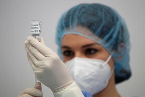 La Stampa: EK neće produžiti ugovor za vakcine sa kompanijama...