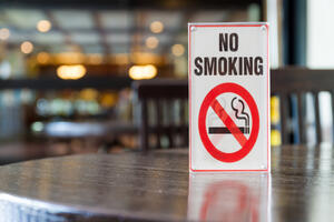 Kontroliše li se zabrana pušenja u kafićima?