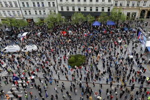 Hiljade Čeha na ulicama u protestu protiv Zemana