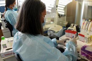 IJZ: Nova 74 slučaja koronavirusa, preminula jedna osoba