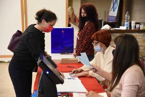 Zatvorena birališta u Herceg Novom, do 20 časova glasalo 66,37...