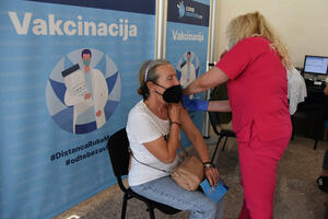 U Crnoj Gori dato više od 293,8 hiljada doza vakcina