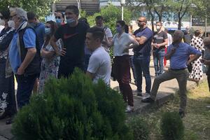 DZ Podgorica: Gužve ispred VMC počele prije 14 sati, dobijamo samo...