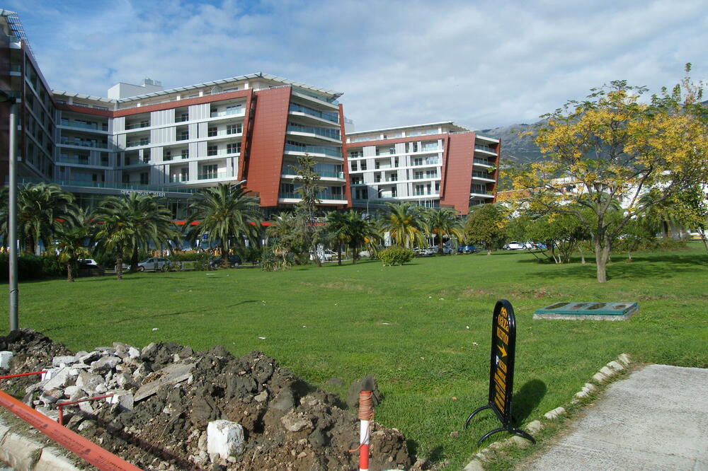 Kompleks ispred Capital plaze u Budvi, Foto: Vuk Lajović
