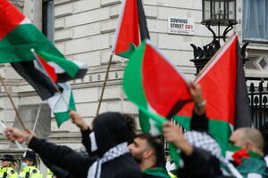 Antisemitske poruke iz konvoja automobila u Londonu: Otvorena...