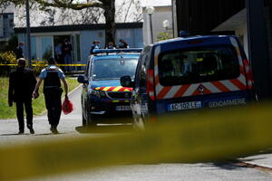 Francuska: Muškarac obolio od šizofrenije ranio tri policajca,...
