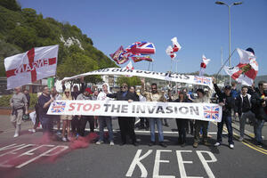Antimigrantski demonstranti blokirali luku Dover: Uzvikivali...