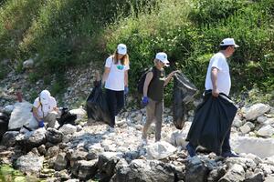 Čvrsti otpad ubija život u moru: Volonteri u akciji čišćenja u...