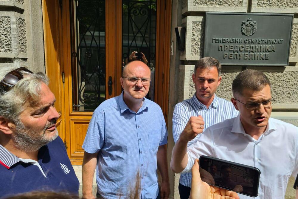 Jeremić, Aleksić, Novaković i Gajić ispred zgrade predsjedništva, Foto: Betaphoto