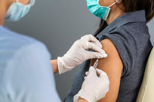 Zdravstveni radnici u Engleskoj moraće da se vakcinišu protiv...