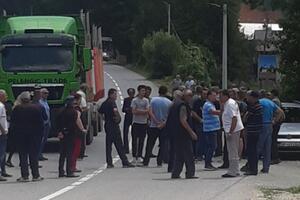 Mještani blokirali put ka Pljevljima