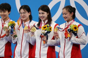 Trka sa tri rekorda, Kineskinjama najvrijedniji za zlato