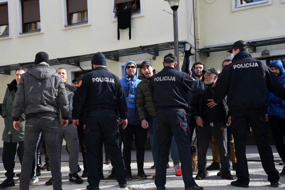 Protest prilikom ranije posjete premijera Cetinju, Foto: BORIS PEJOVIC