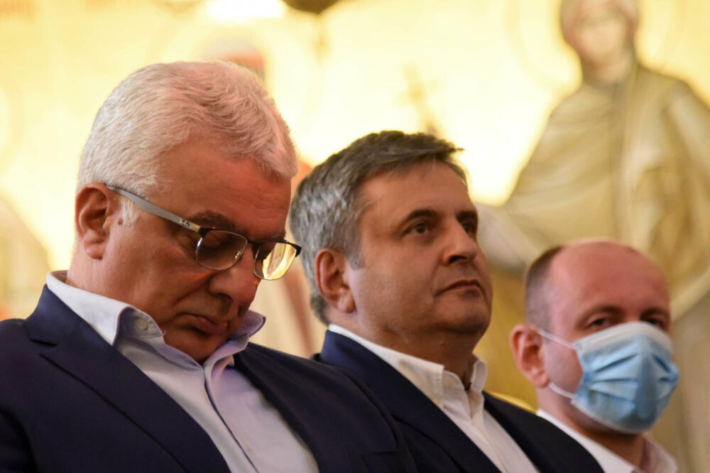 Zaboravili na teške optužbe na račun DPS-a: Andrija Mandić, Slaven Radunović i Milan Knežević, Foto: BORIS PEJOVIC