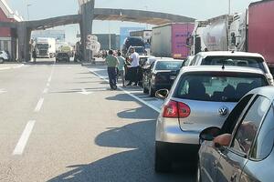 Radnici iz Albanije blokirali granični prelaz Božaj: Nisu imali...