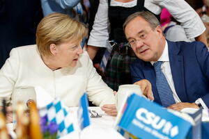 Merkel pozvala da se glasa za Lašeta da bi Njemačka ostala stabilna