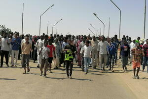 Pertes: Smiriti tenzije u Sudanu, dozvoliti mirne proteste...