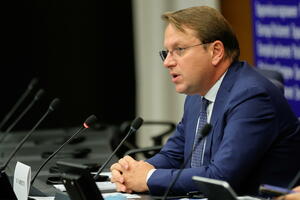 Varhelji: EU priznaje COVID-19 potvrde iz Srbije