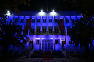 Zgrada Predsjednika osvijetljena plavom bojom povodom Svjetskog...