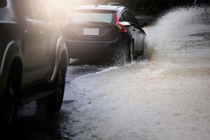 AMSCG: Oprez zbog mokrih i klizavih puteva
