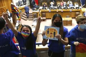Parlament Čilea odobrio zakon o istopolnim brakovima