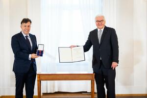 Štajnamjer odlikovao Kalača njemačkim Ordenom zasluga za narod