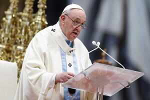 Papa: Žene su vješti mirotvorci, a nasilje nad njima je vrijeđanje...