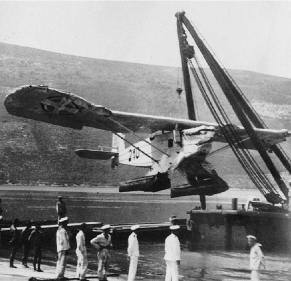 Oštećeni jugoslovenski hidroplan marke Dornier