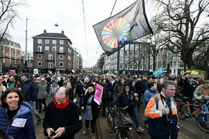 Hiljade protestovale u Amsterdamu protiv mjera zatvaranja