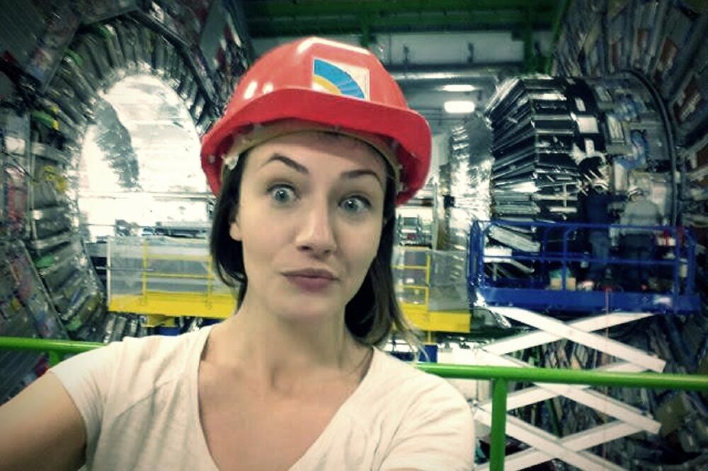 Jelena Kalinić u CERN-u, najvećem centru za istraživanje elementarnih čestica, Foto: Privatna arhiva