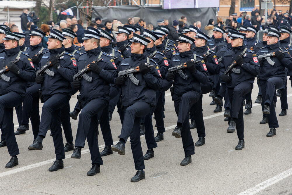 Defile policijskih snaga tokom ceremonije u Banjaluci 