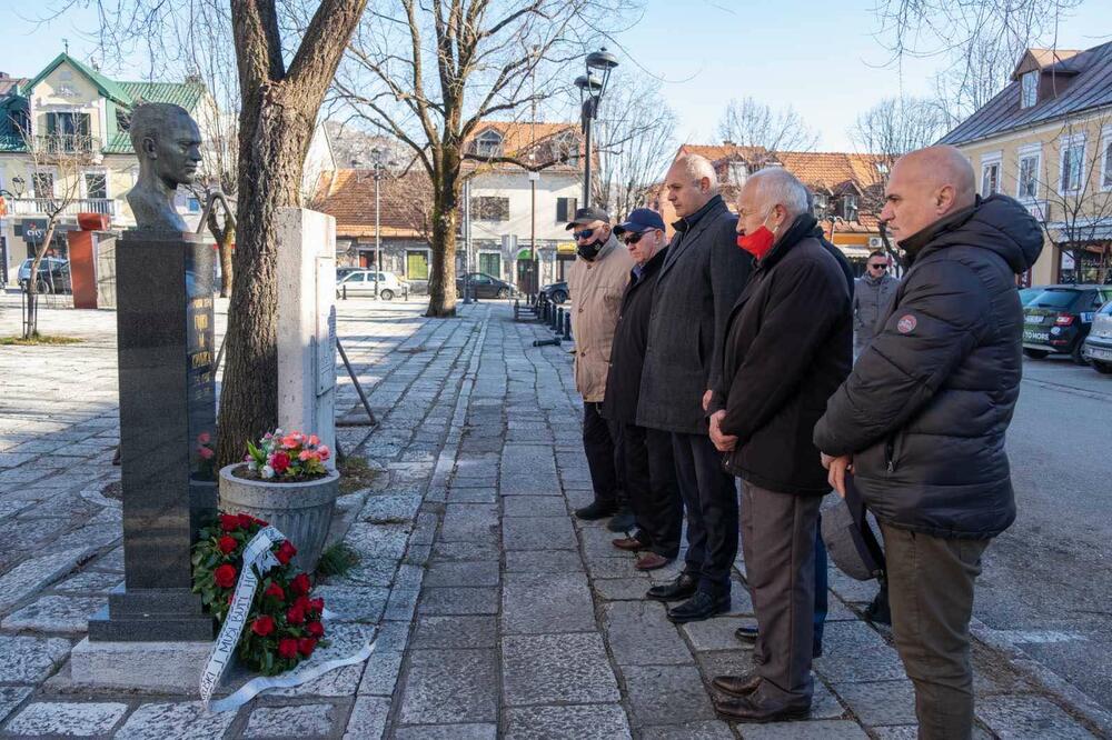 Polaganje vijenaca na spomenik Gojku Kruški i Musi Buti Hodžiću