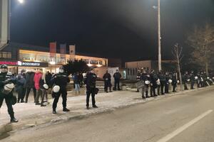 Protest zbog gostovanja Bećkovića u Nikšiću: "Odbranićemo...