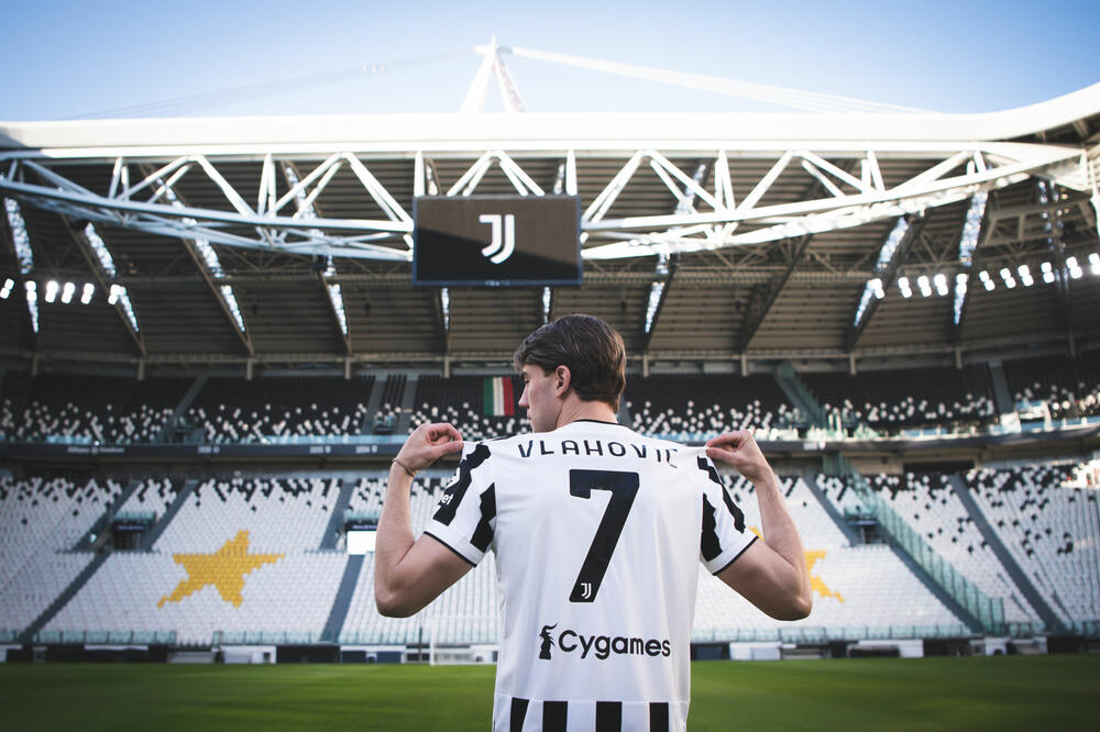 Vlahović na promociji, Foto: Juventus