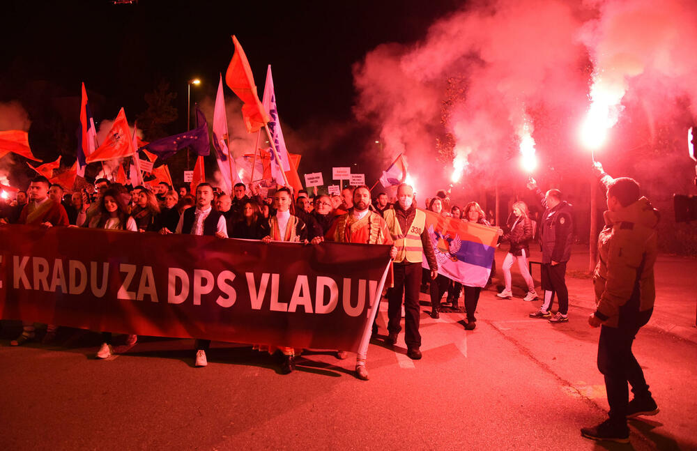 <p>"Ovih dana ujedinila se Crna Gora koja ne trpi nepravdu, izdaju, obmanu, prevaru...", rekao je lider Demokrata Aleksa Bečić</p>