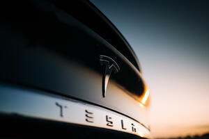 Tesla povlači više od 500.000 automobila u SAD, jer je alarm za...