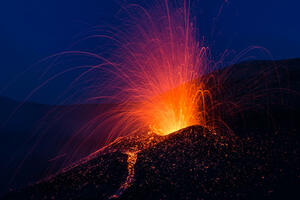 Erupcija Etne, vulkan izbacivao pepeo i dim osam kilometara uvis