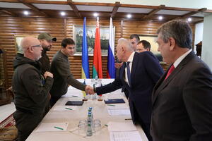 Dogovor Ukrajine i Rusije o humanitarnim koridorima; Ruske snage...