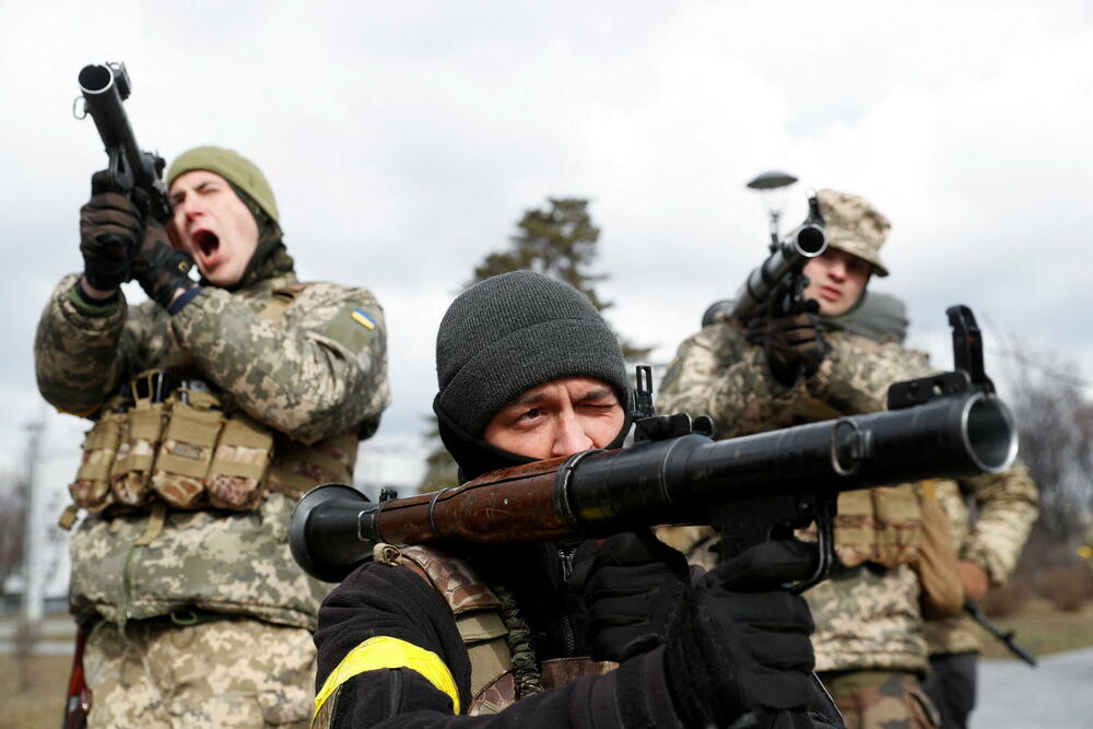 Novi pripadnici snaga Teritorijalne odbrane na vježbi u Kijevu