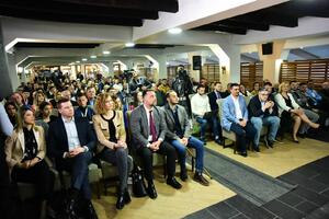 Abazović: Očekujemo gradonačelnike u Podgorici, Baru, Plavu,...