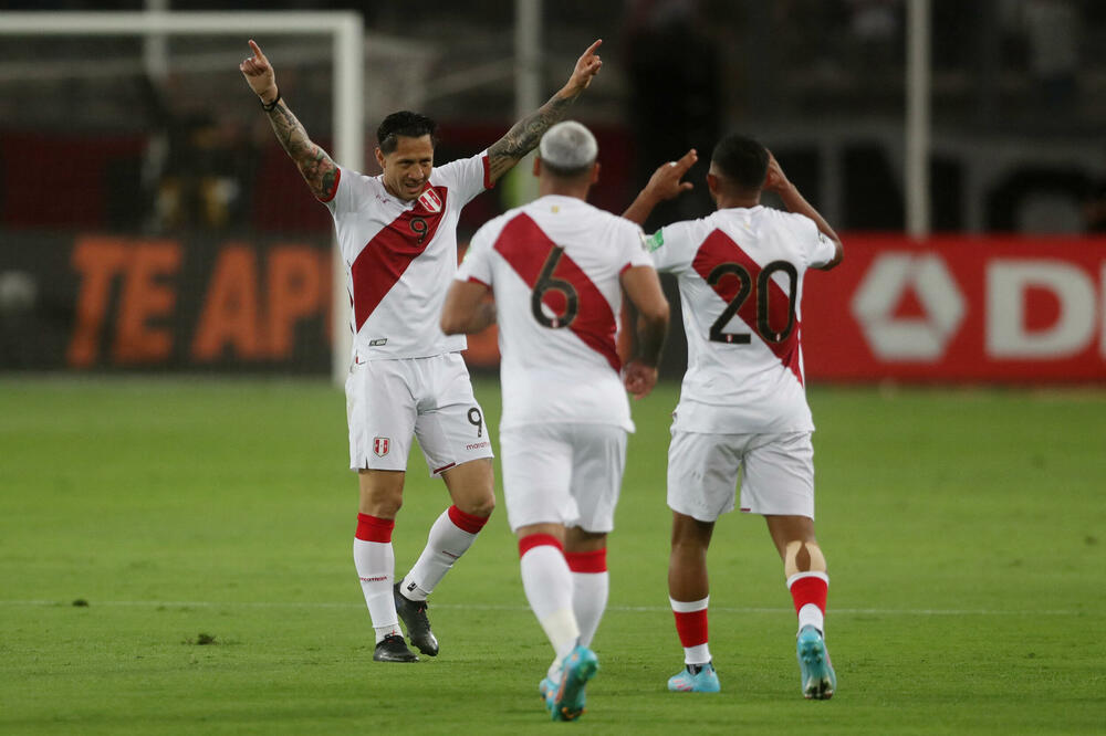 Slavlje Lapadule nakon gola za Peru, Foto: Reuters