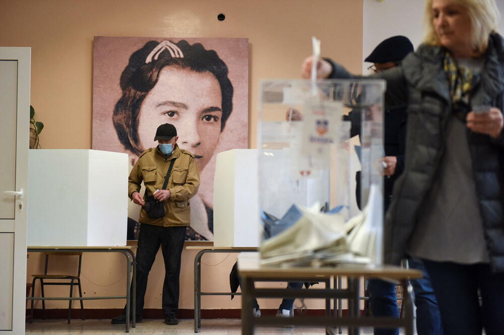 Sa biračkog mjesta u Beogradu, Foto: Reuters
