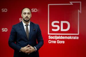 Rakočević: Vlada je SPC postavila u nadređen položaj - ne samo u...